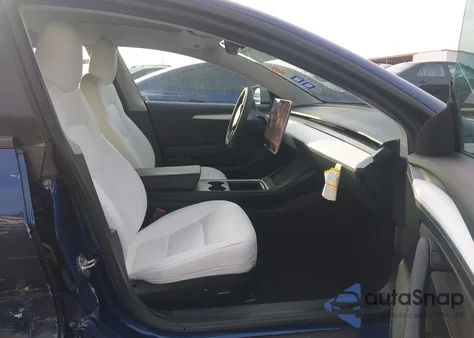 2021 Tesla Model 3 Standard Range Plus Rear-Wheel Drive z USA, uszkodzony, nr VIN 5YJ3E1EA2MF092676